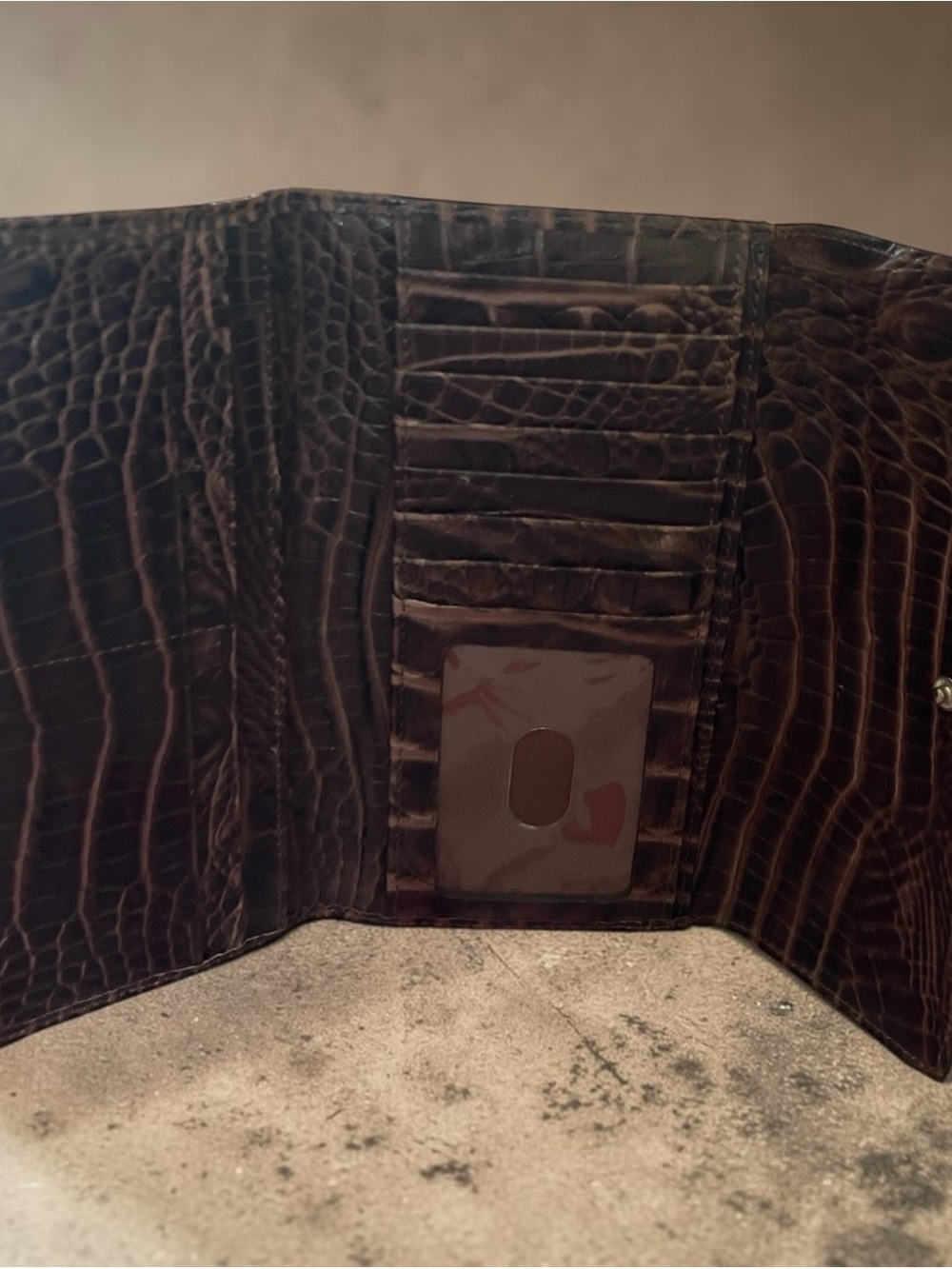 MSRP $175 Brahmin brown croc embossed wallet bundle - Picture 4 of 4